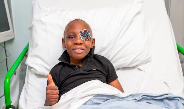 Nathaniel in hospital, thumbs up